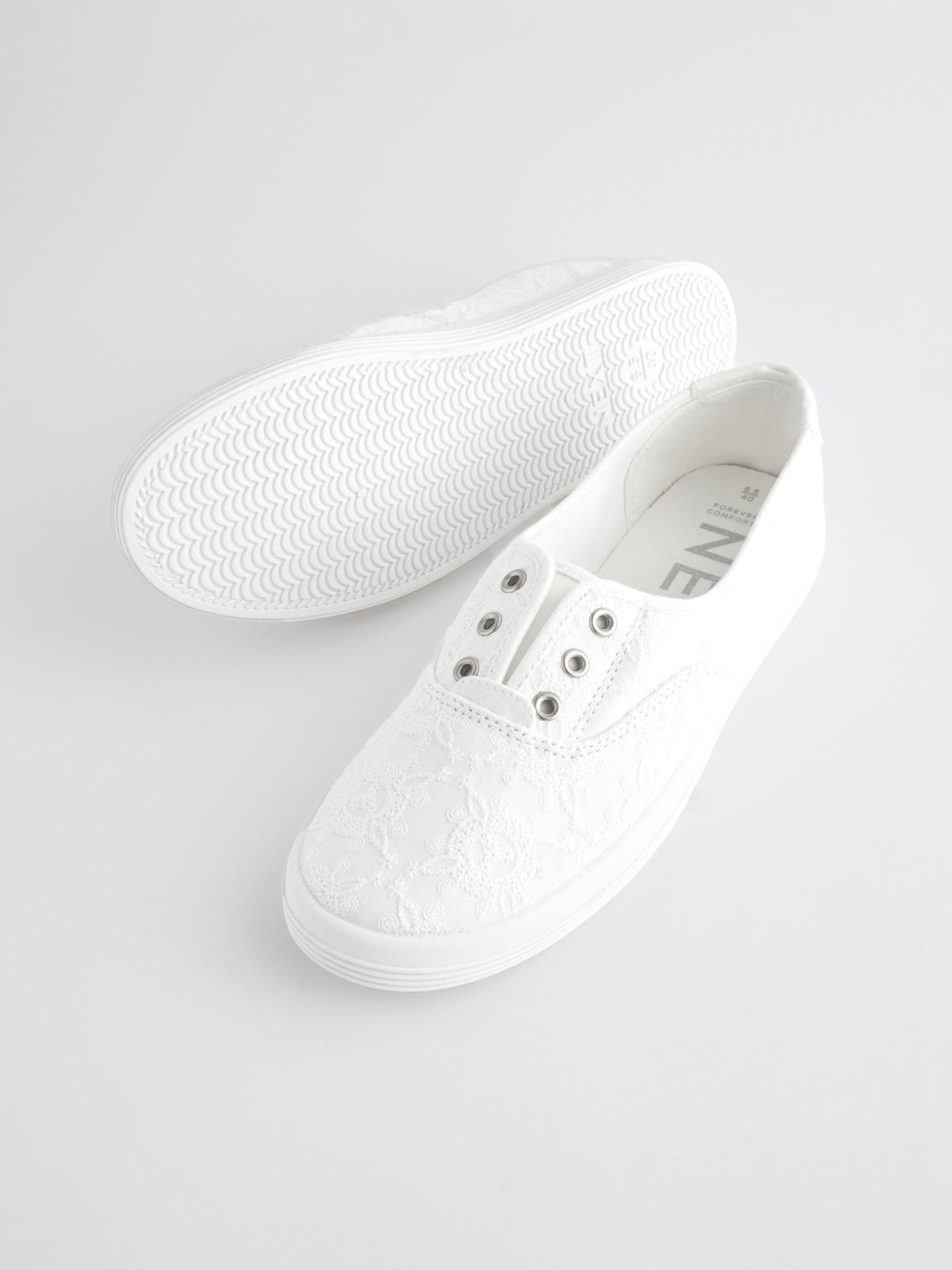 Wit - Geborduurde veterloze canvas instapsneakers