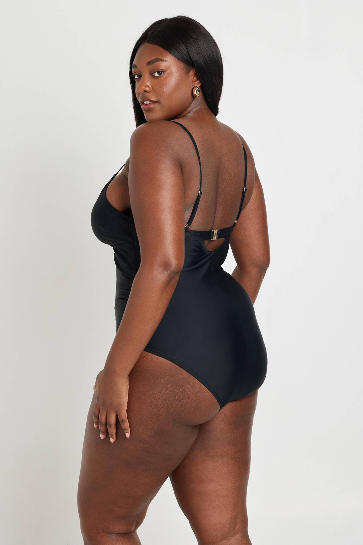 boohoo Maillot De Bain Grande Taille Gainant Avec Décolleté Plongeant Et Découpe
