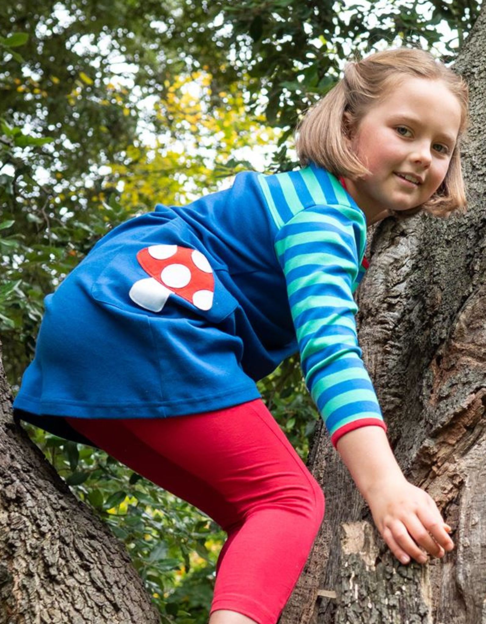 Toby Tiger Kleid mit Blumen Muster und Pilz Applikationen