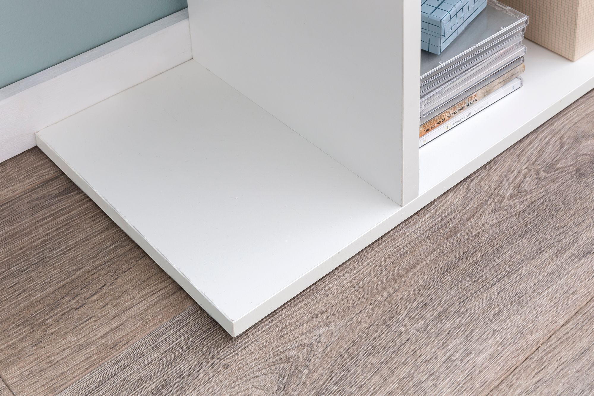 KADIMA DESIGN Modulares Zickzack Bücherregal, Mattweiß, 6 Regalfächer, Anti-Rutsch-Noppen