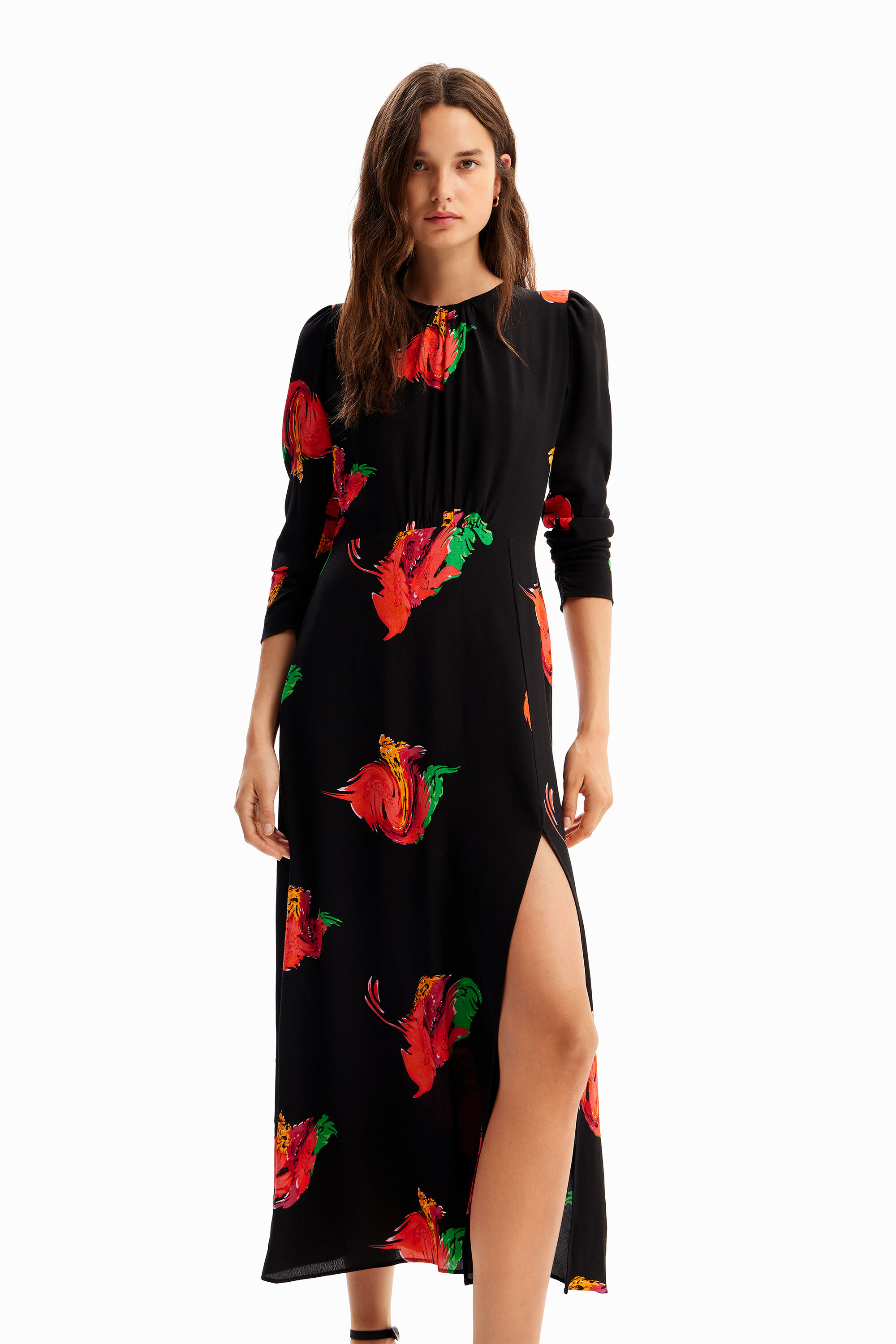 Vestido longo com fenda floral