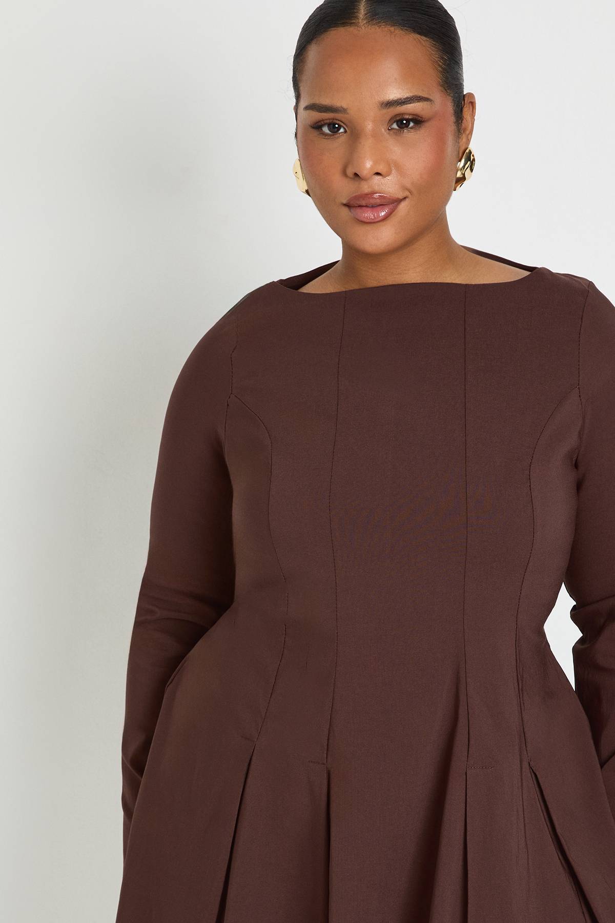 boohoo Plus Bengaline robe patineuse à manches longues plissée