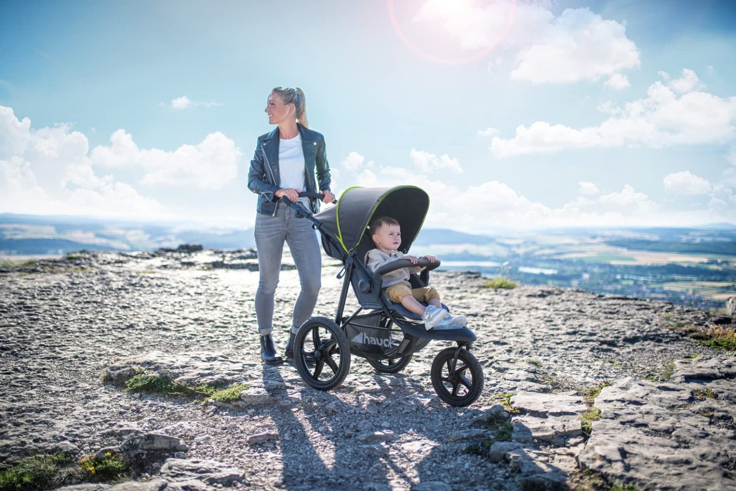hauck Kinderwagen Runner 2, Dreirad Buggy mit XL Lufträder für Kinder bis 22 kg, UV-Schutz 50+, Belüftungsfenster, Höhenverstellbar, Faltbar, XL Korb bis 3 kg, Liegefunktion (Black)