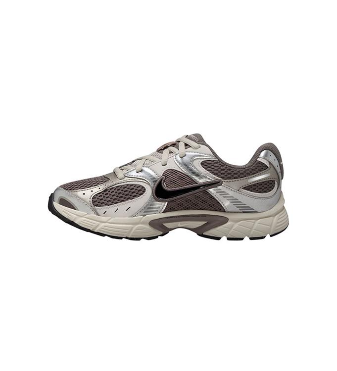 NIKE V5 RNR (GS) (Consumer Fac HQ6411-200 CAVE-STONE-BLACK-COLLEGE-GREY-