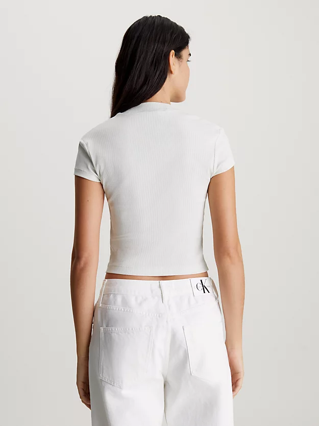 Blusa de manga curta canelada e modelagem justa