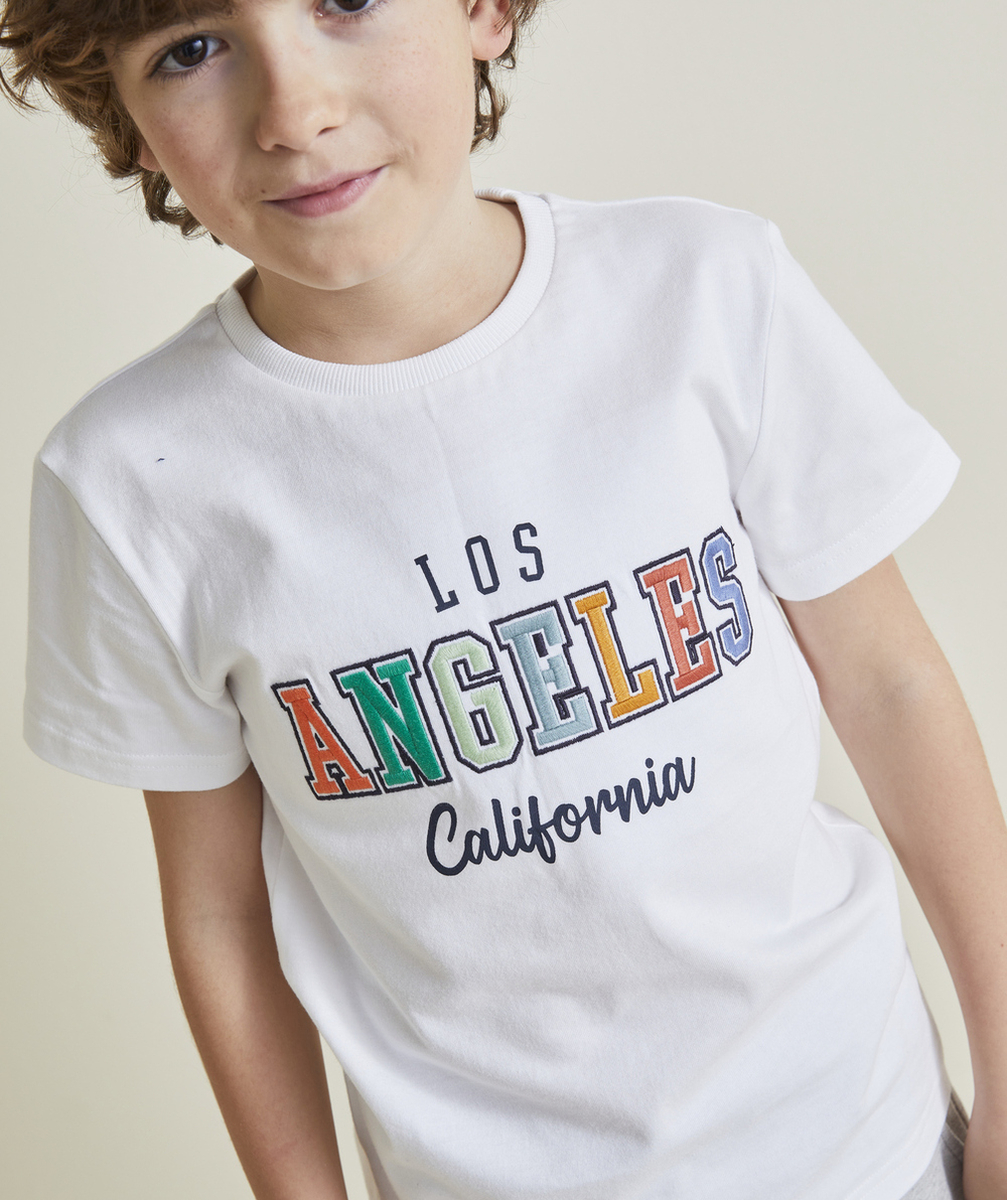 T-SHIRT GARÇON EN COTON BIO BLANC AVEC MESSAGE LOS ANGELES COLORÉ