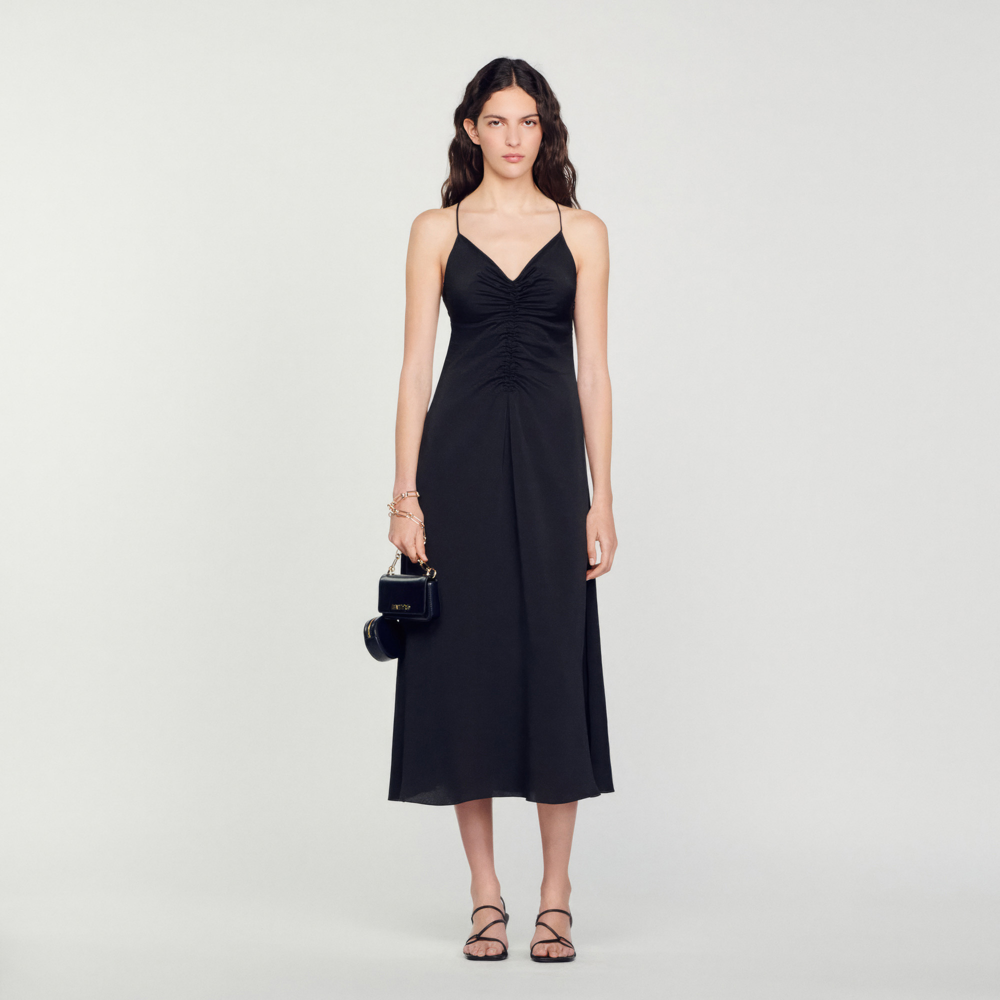 Robe longue á fines bretelles