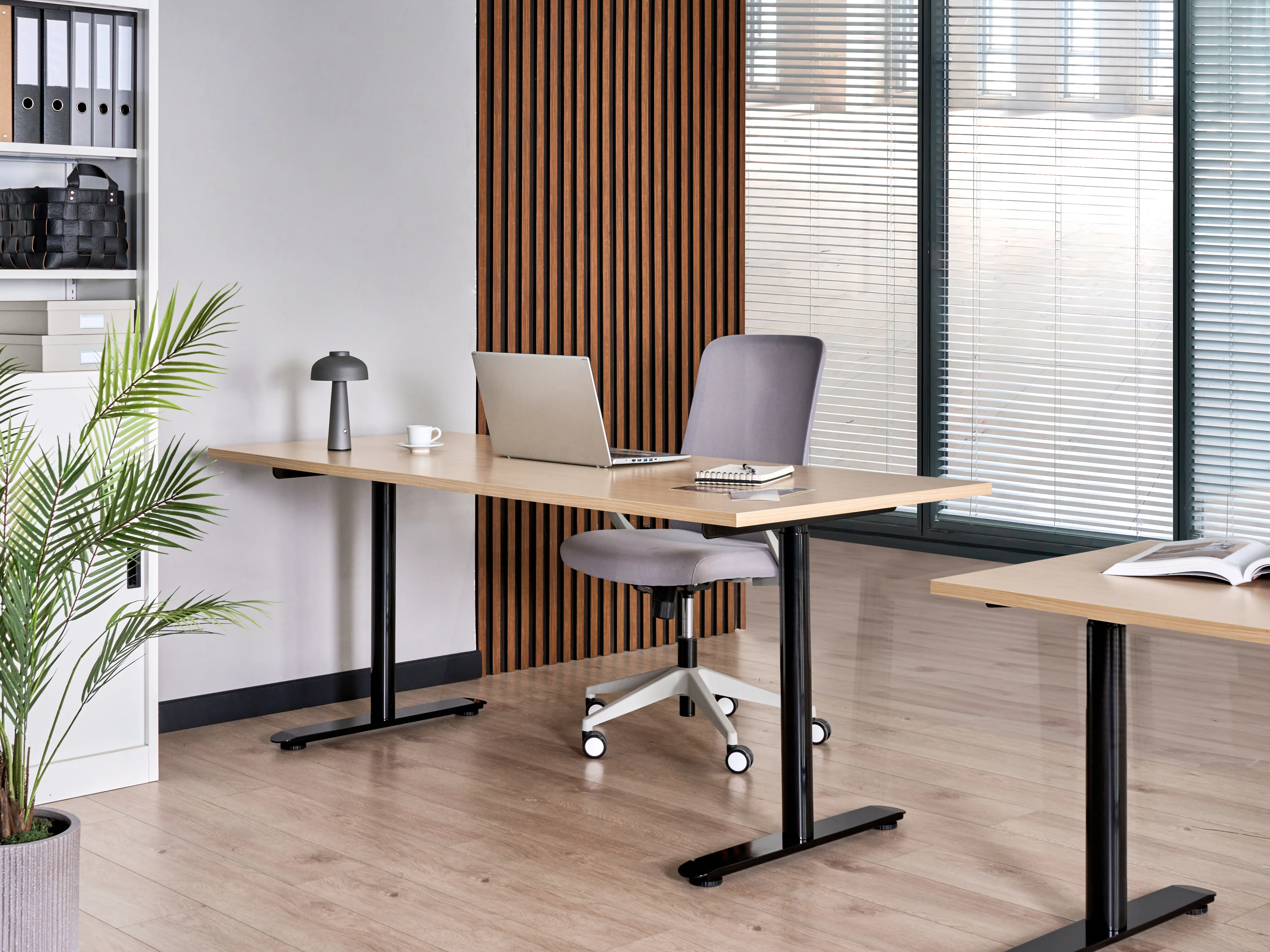 Elektrisch verstelbaar sta-bureau DESTINAS Zwart/lichtbruin 180 cm 72 cm
