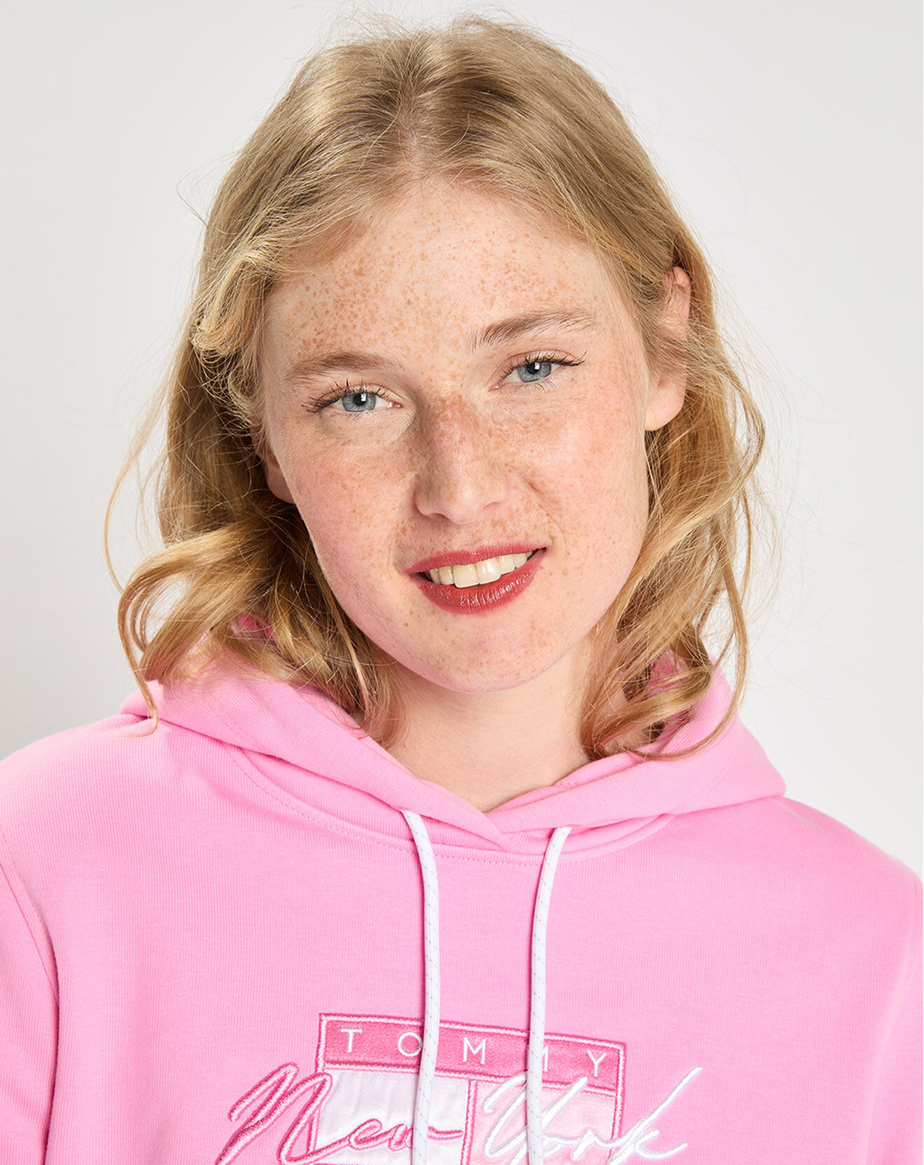 Tommy Jeans Sweat en Coton Bio cropped tommy flag rose