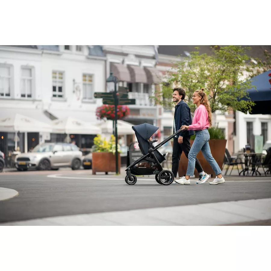 MAXI COSI Kombikinderwagen Zelia 3 Essential Black