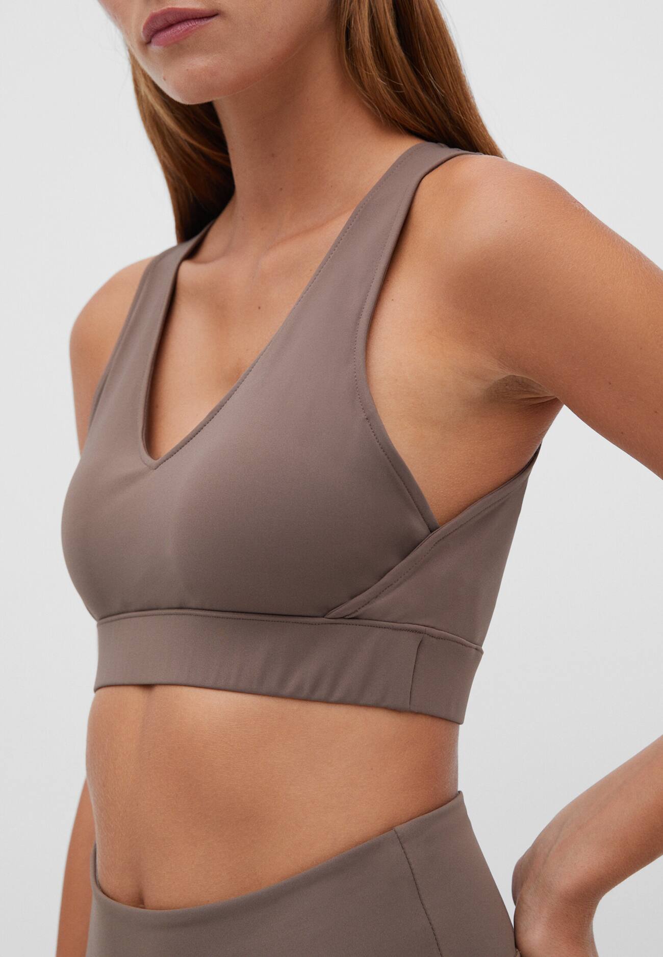 blusa esportiva com decote em V