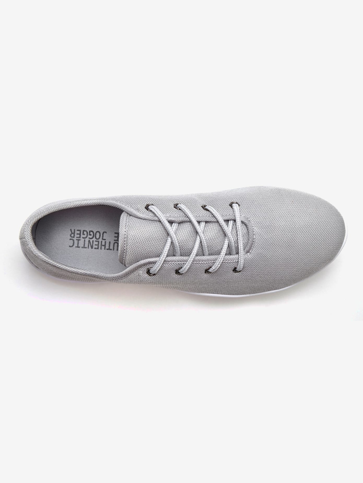 Baskets semelle ultra-plate pour une sensation « pieds nus »