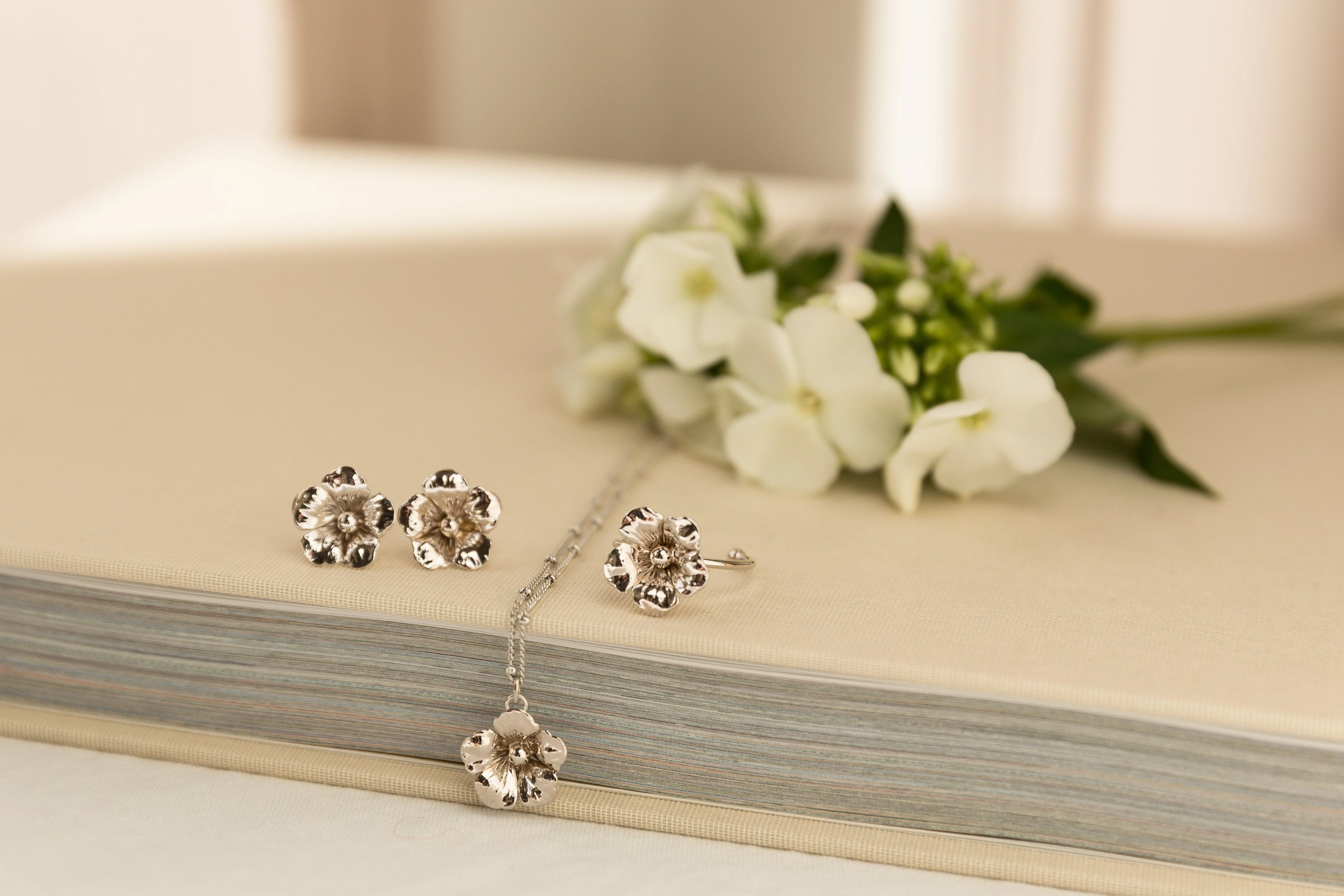 GAÏA - Boucles d'oreilles puces fleurs doré à l'or fin | Argent