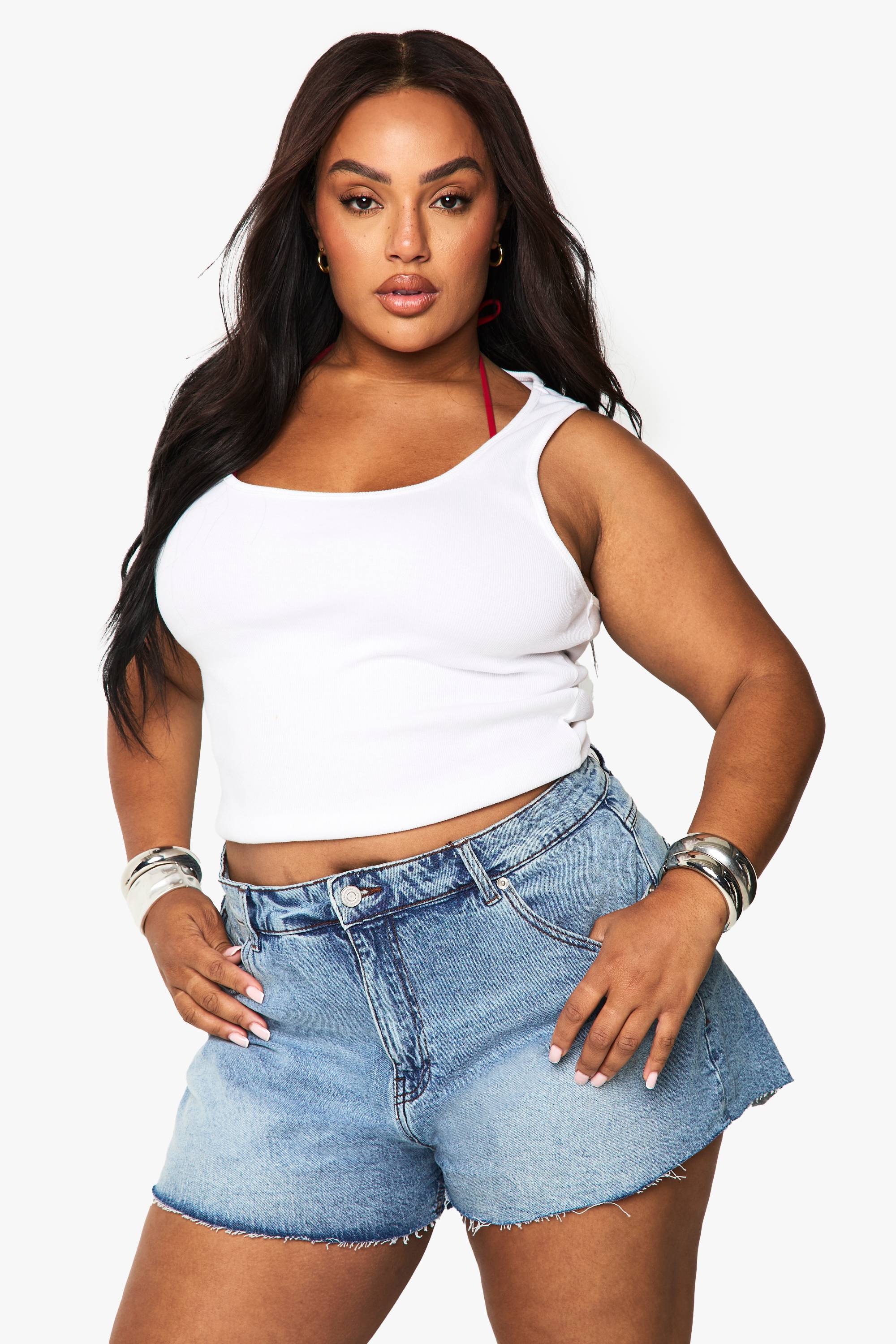boohoo Short En Jean Grande Taille À Ourlet Brut