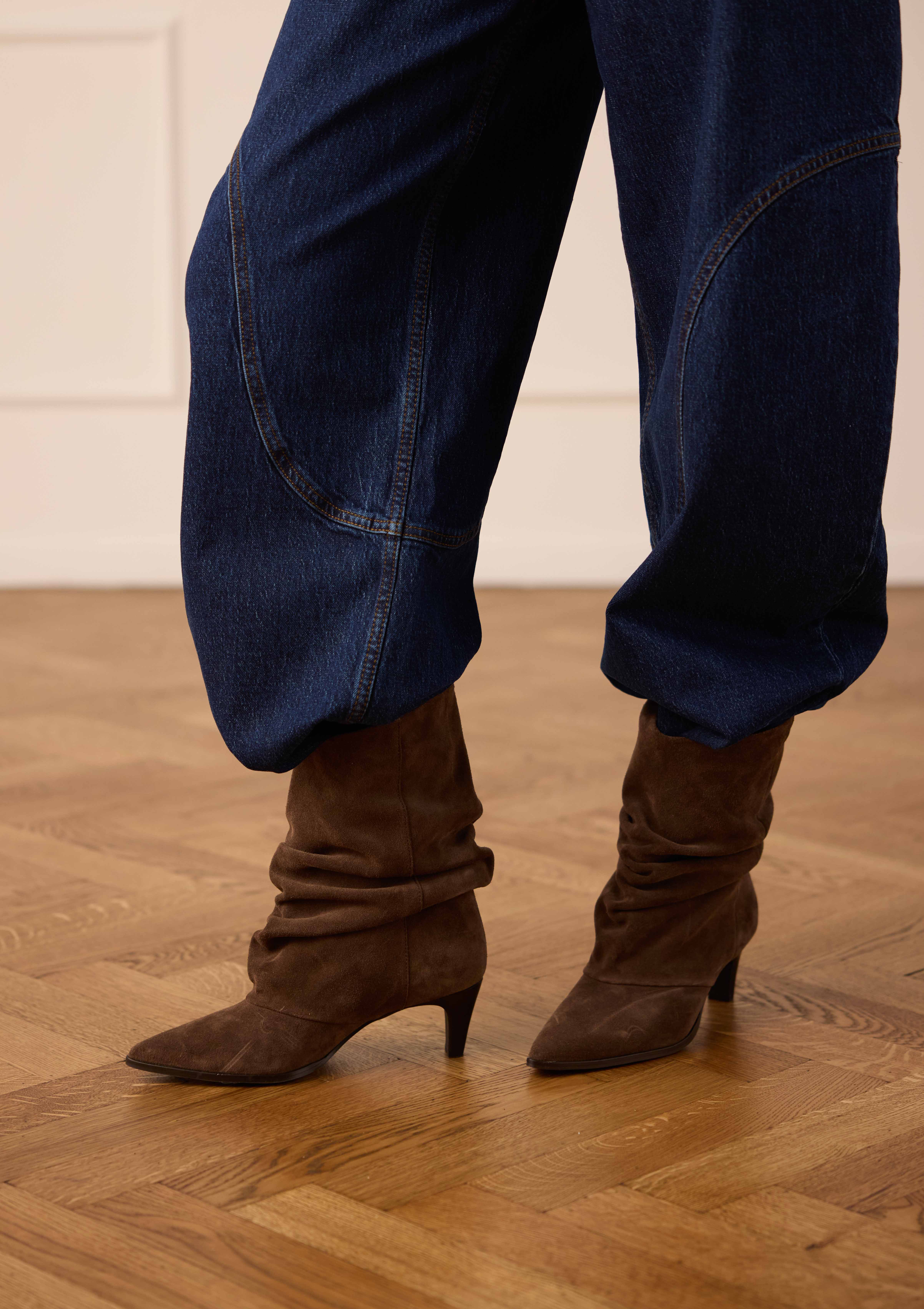 Bruine suède slouchy enkellaarsjes met hak