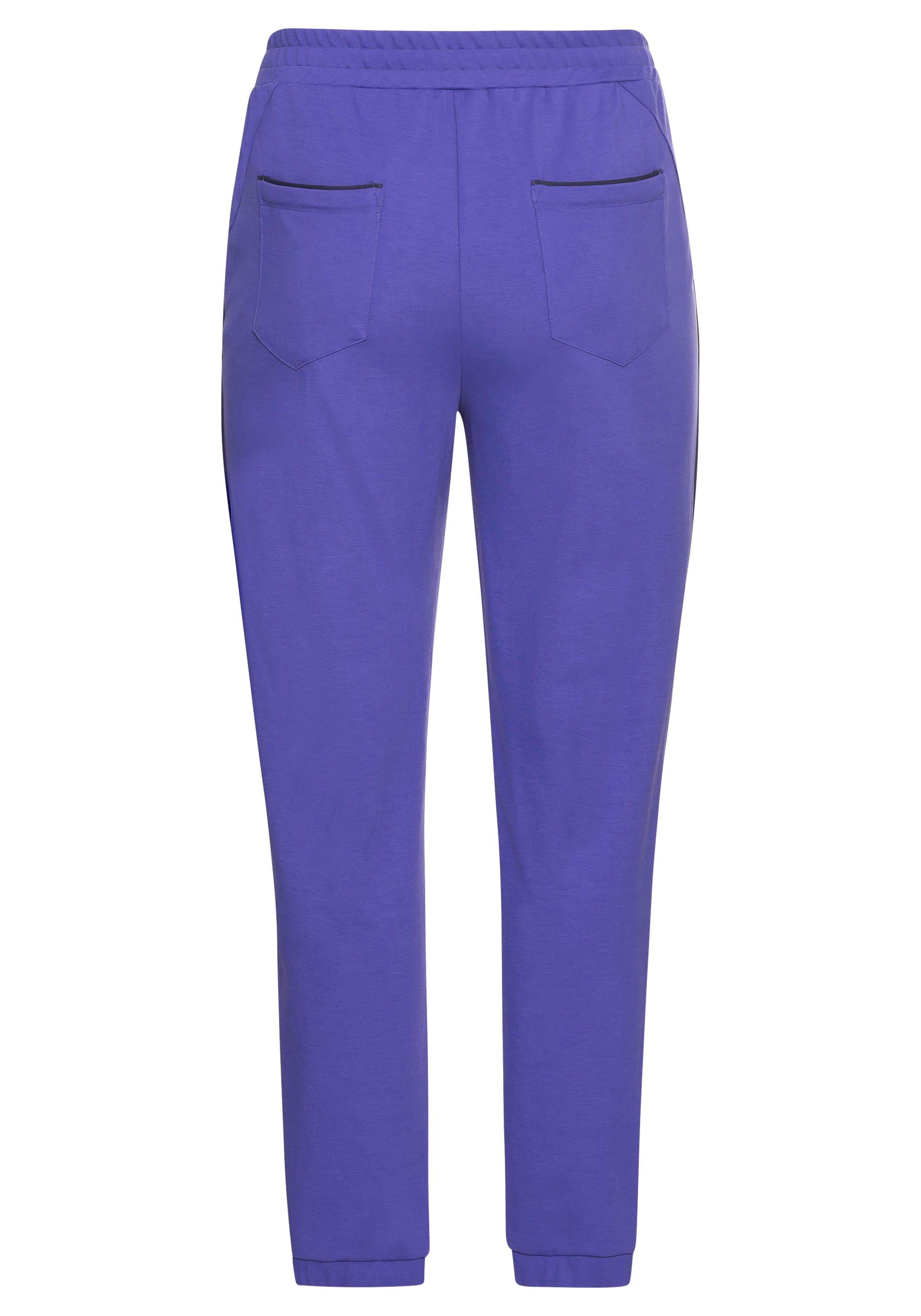 Joggpants mit Gummibund und Druckknöpfen