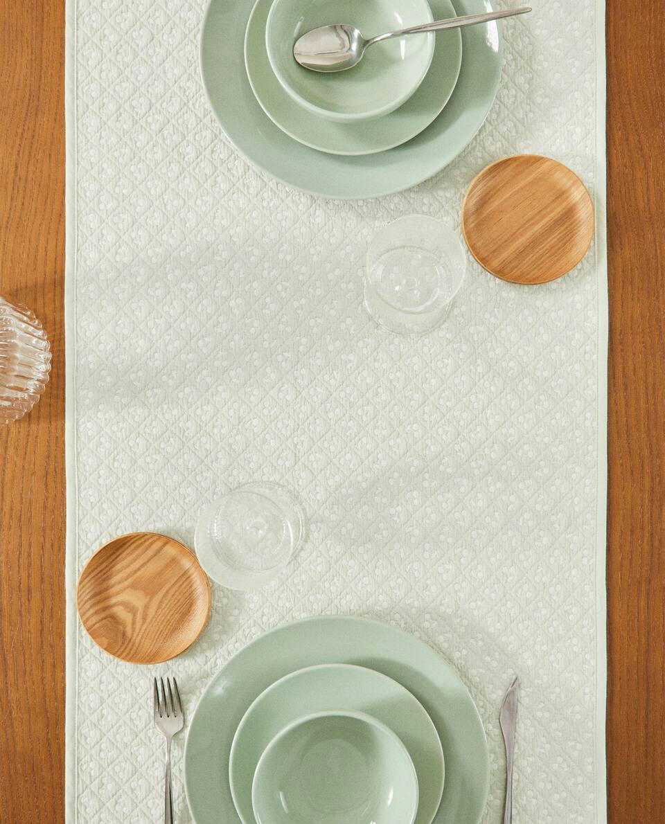 Caminho de mesa de algodão com detalhe de cereja