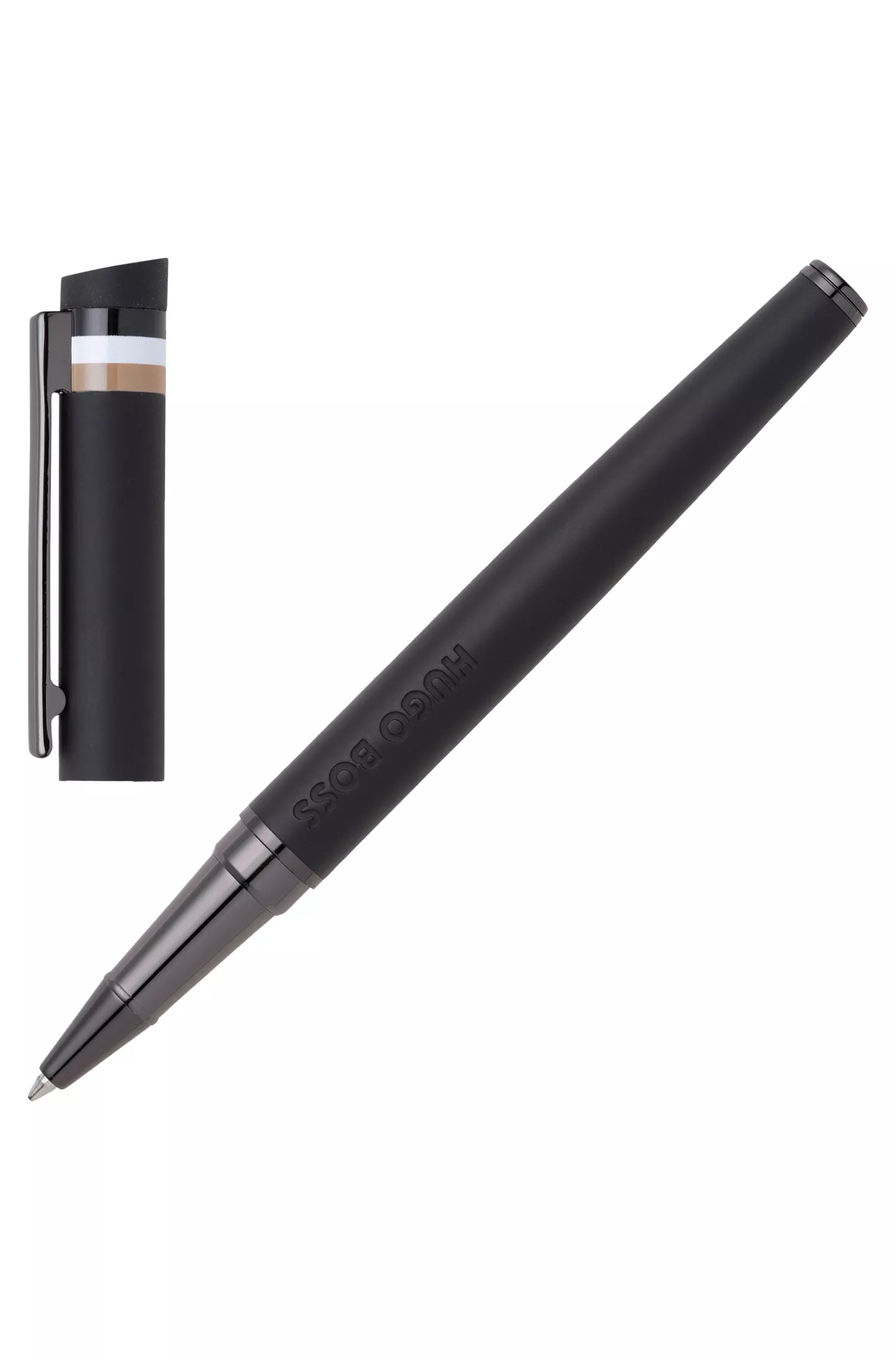 Caneta rollerball BOSS preta com detalhe do logotipo e tampa com a faixa característica da marca.