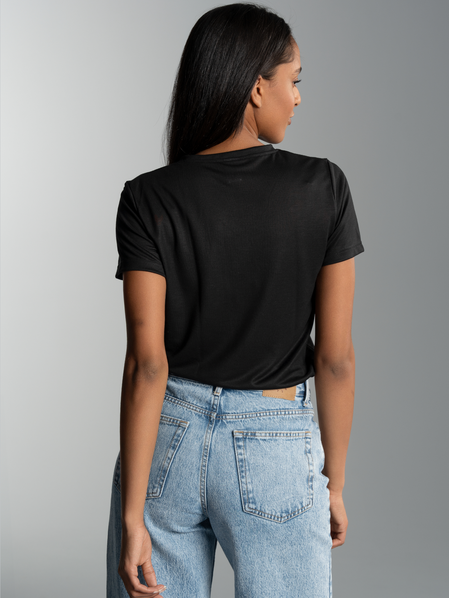 V-Shirt aus 100% Lyocell Schwarz
