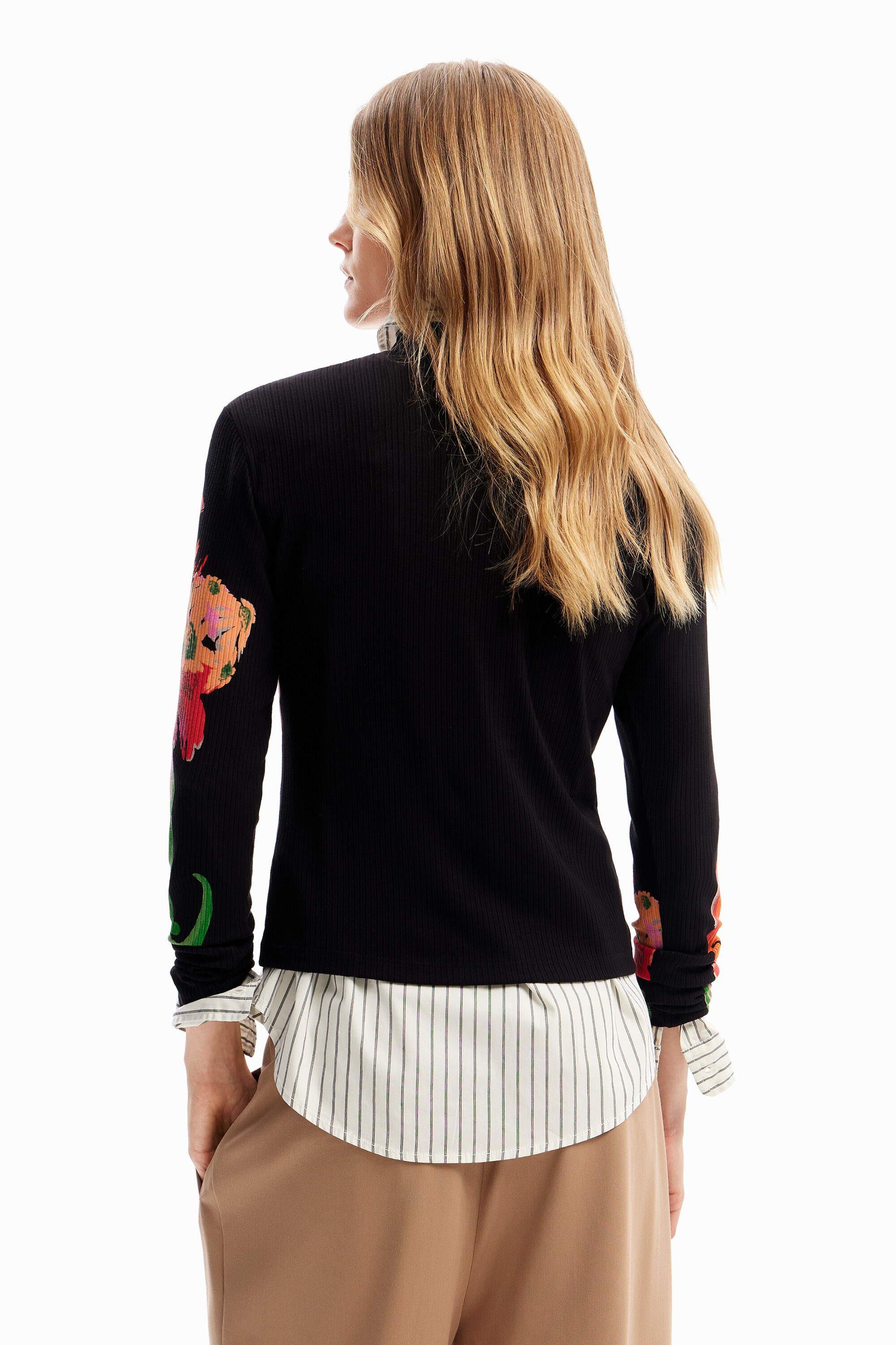Camiseta floral canelada