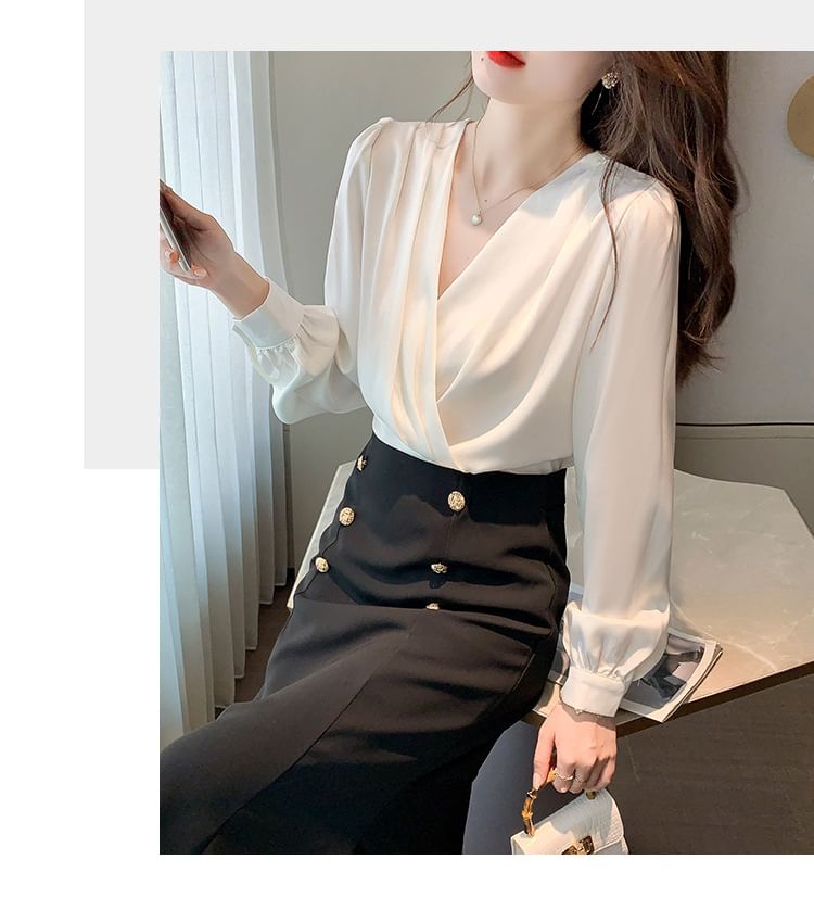 Daybreak - Lange mouwen V-hals effen satijnen blouse met gerimpelde zoom