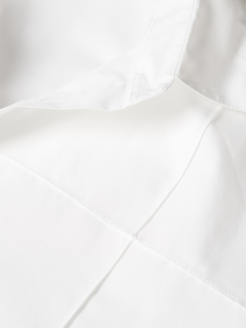 Camisa em algodão com costuras detalhadas