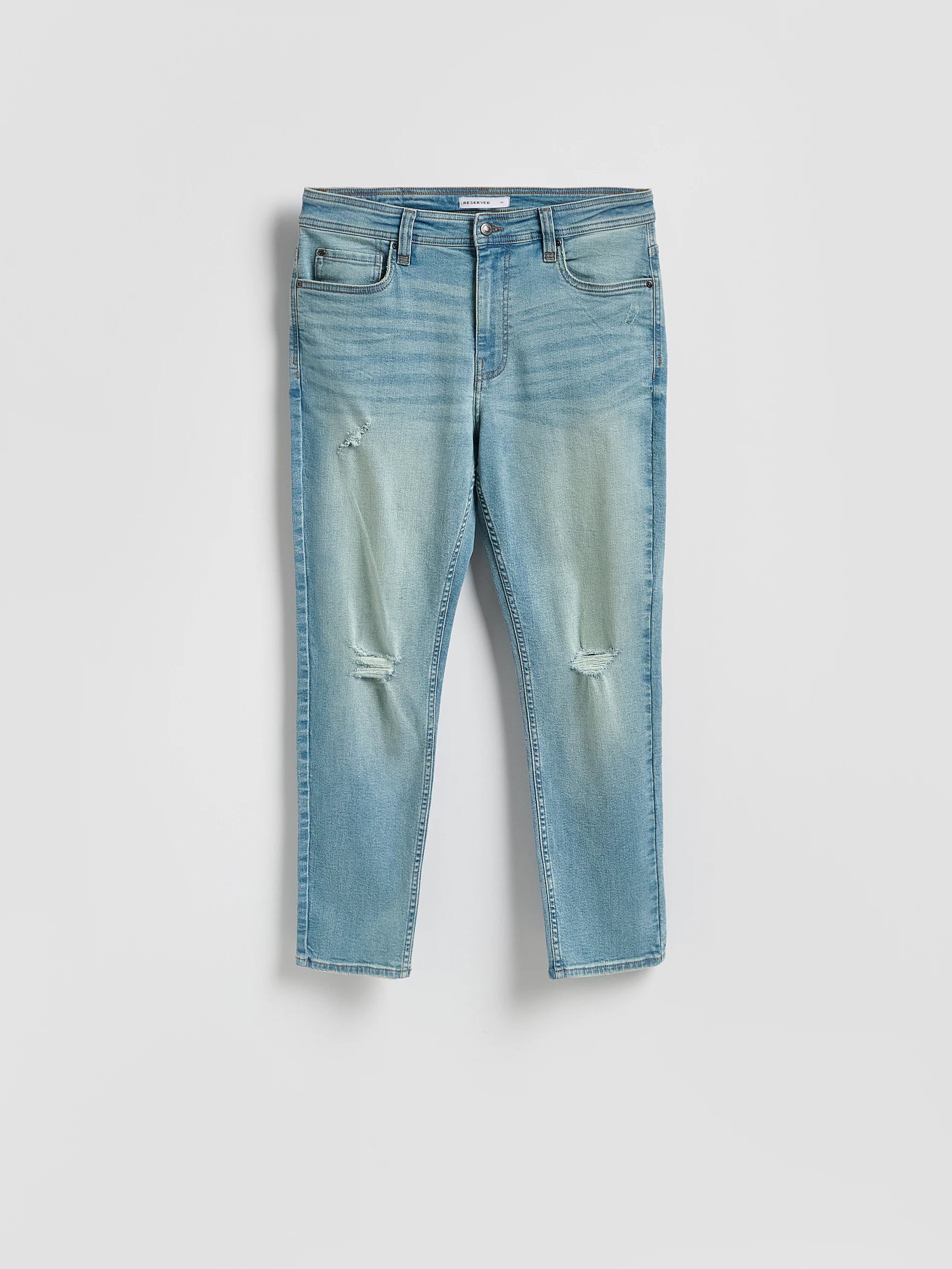 Carrot-Jeans mit Slim-Fit im Distressed-Look