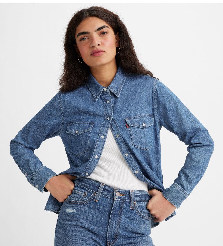 Camisa jeans Levi's Iconic Western, tamanho médio, cor índigo.
