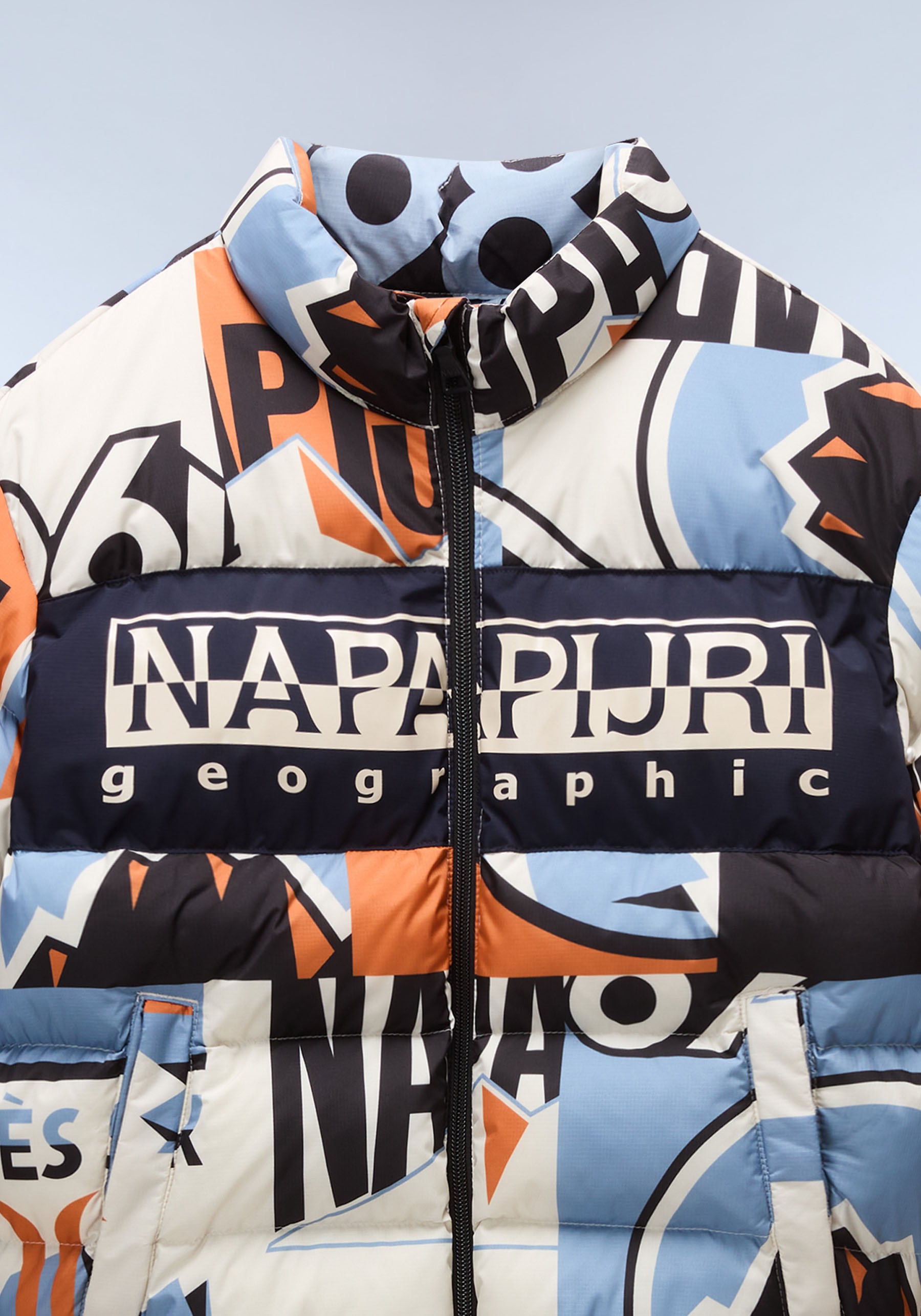 Napapijri Winterjacke ohne Kapuze Stehkragen, Alloverprint, elastische Bündchen