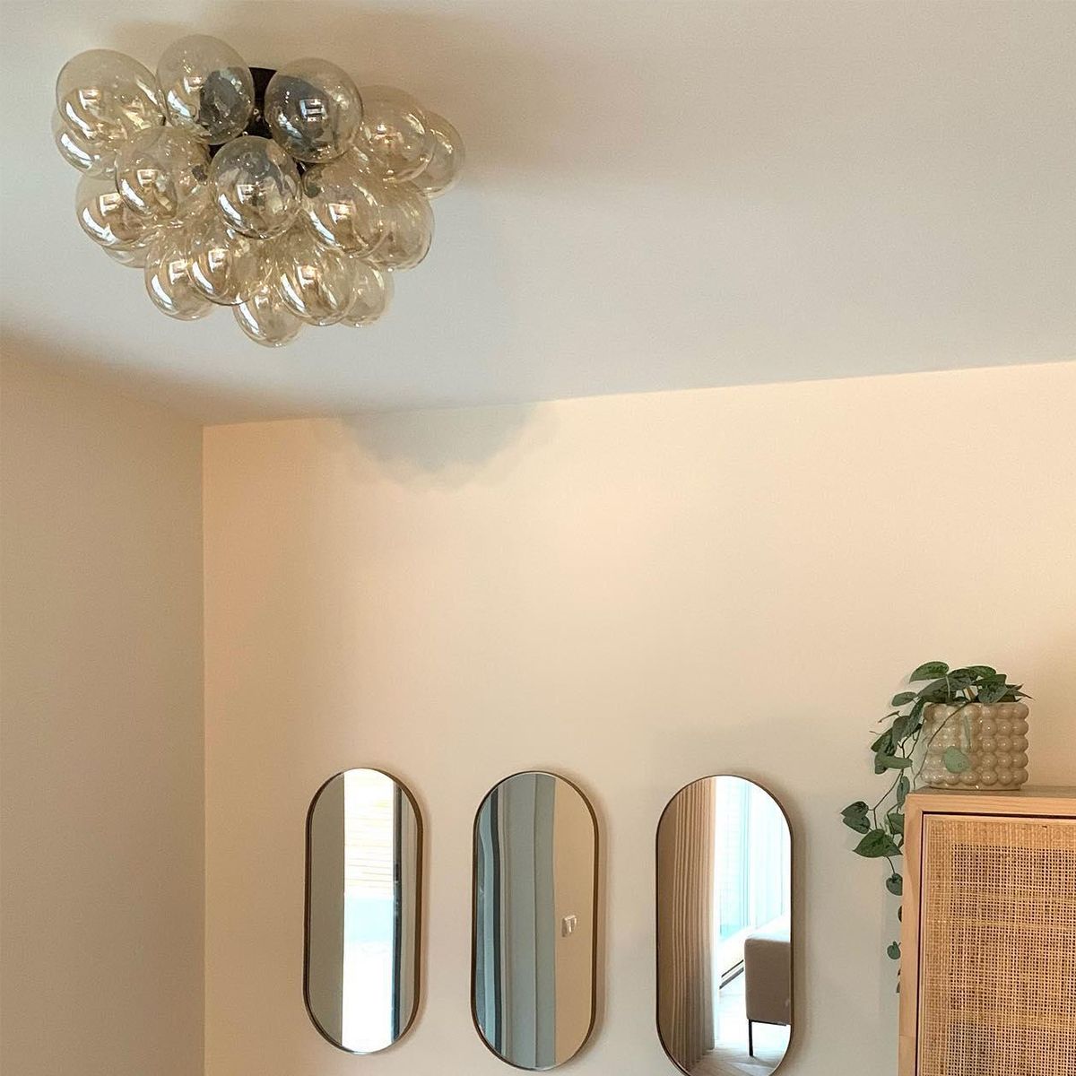Smart plafondlamp zwart met amber glas 6-lichts incl. 6 Wifi G9 - Uvas
