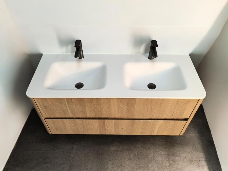 B-Stone - Branson - Badkamermeubel - Eiken - Met Wit Solid Surface Dubbele Wastafel 120cm