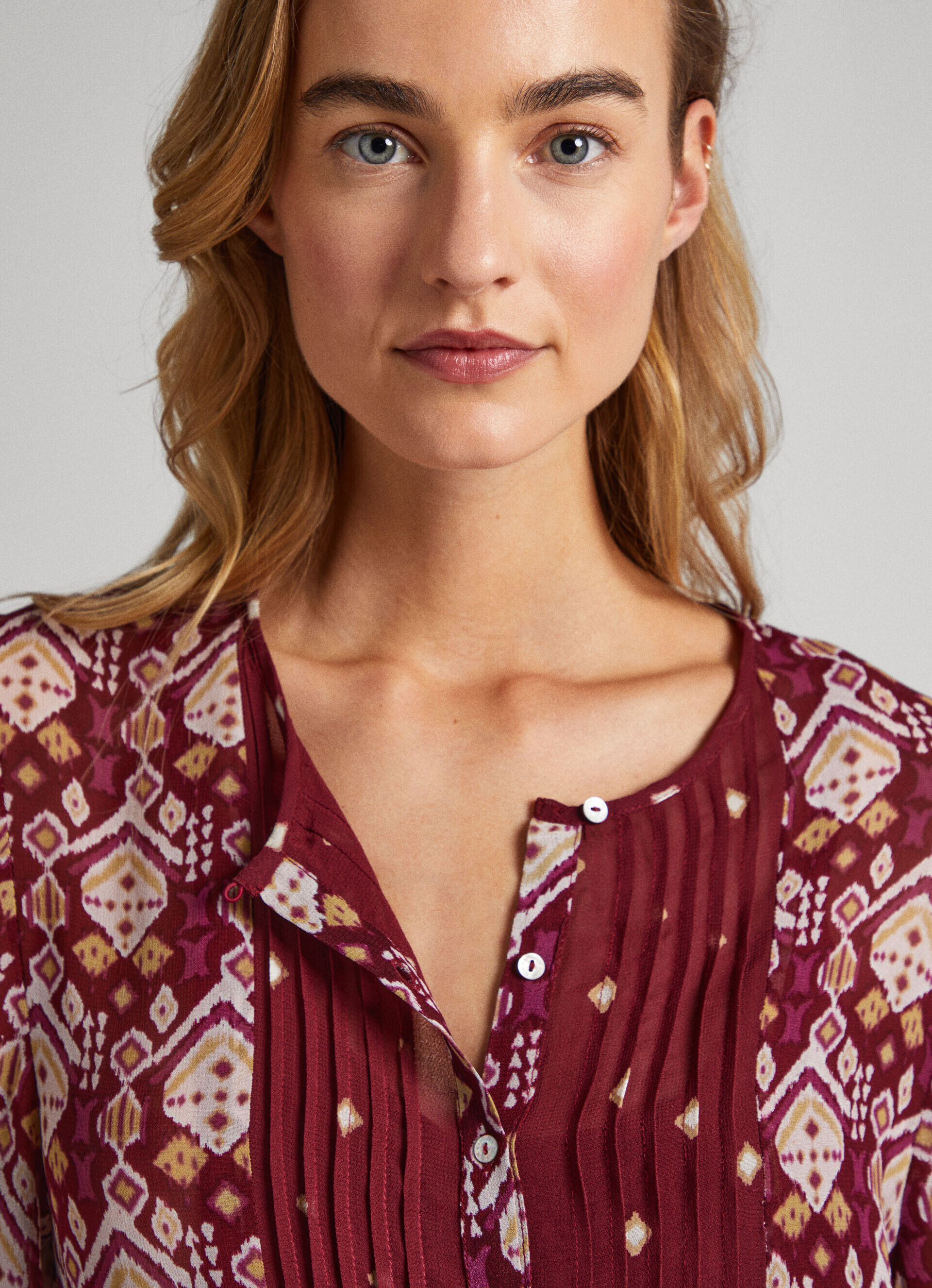 CAMISA COM ESTAMPA ORNAMENTAL - multicolorida