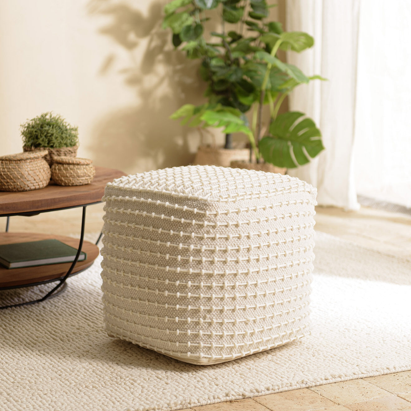 Macabane Pouf carré en Laine texturée Sacha ivoire - 50x50x46 cm
