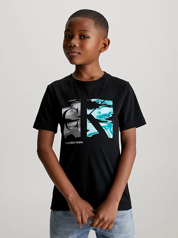 Camiseta com monograma