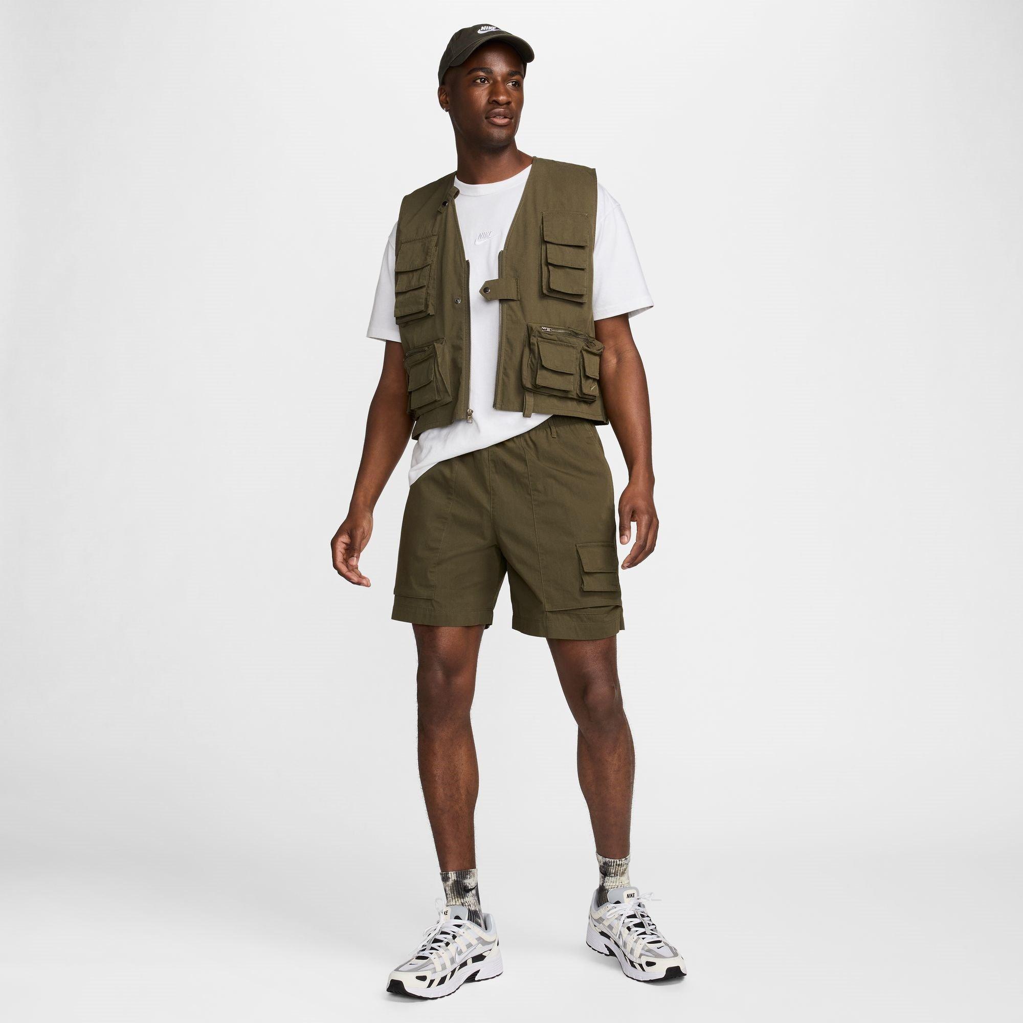 Nike Loose Mid Length Cargo Shorts Mens