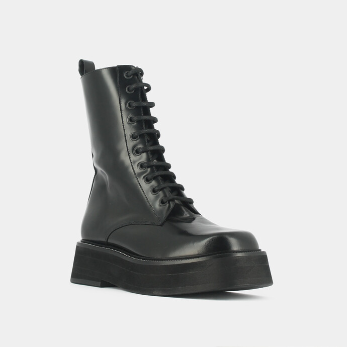 Boots à lacets et semelles épaisses  en cuir glacé noir