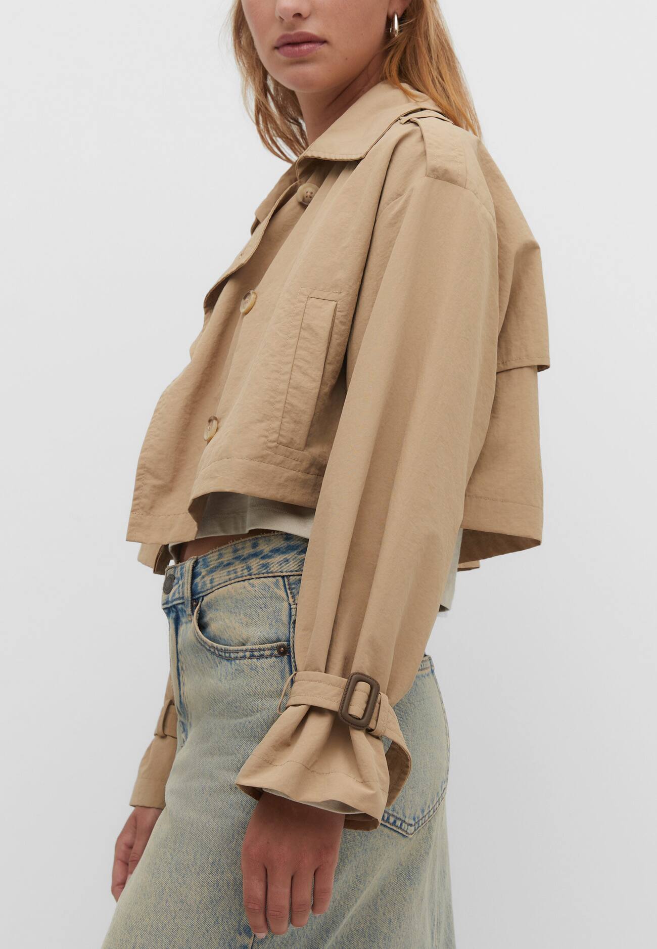 Trench coat curto e oversized com efeito vincado