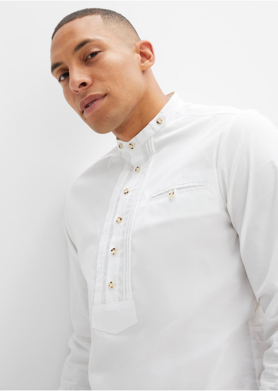 Chemise bavaroise avec plis religieuse