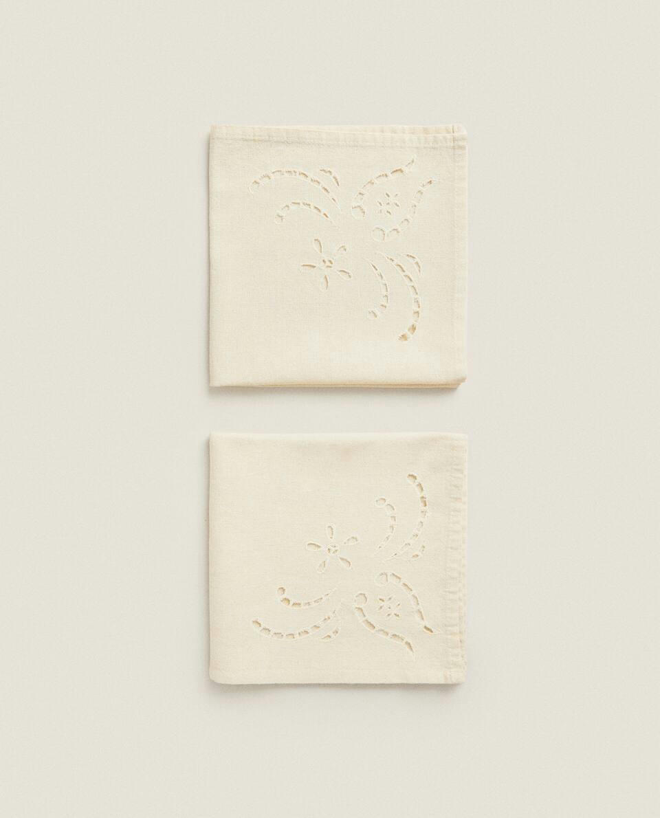 Guardanapos bordados com flores (pacote com 2)