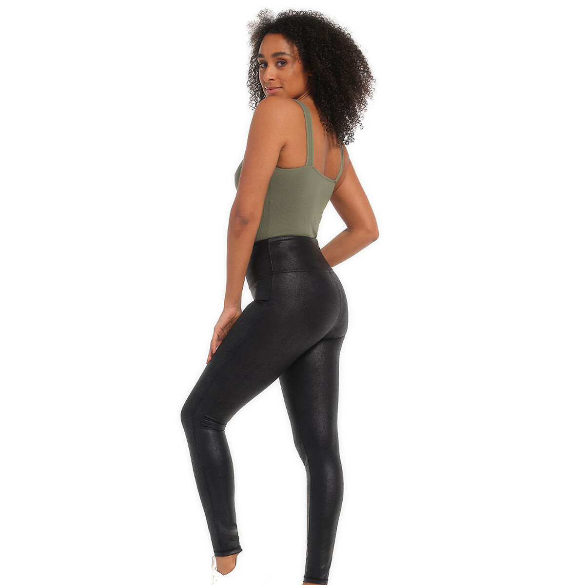 MODA CORPORAL MÁGICA<br>Leggings com aparência de couro