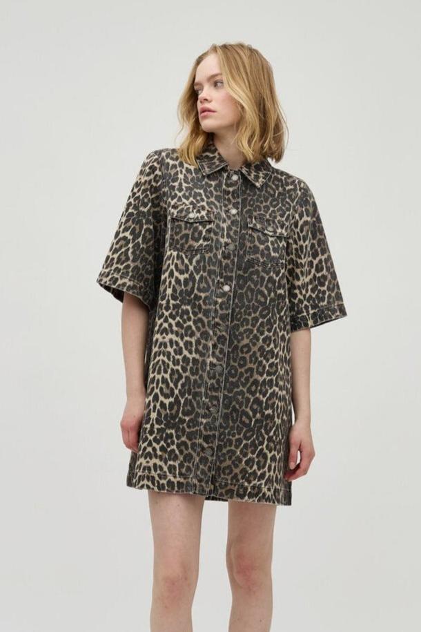 Global Funk  Mira kort denimkjole - Leopard mist