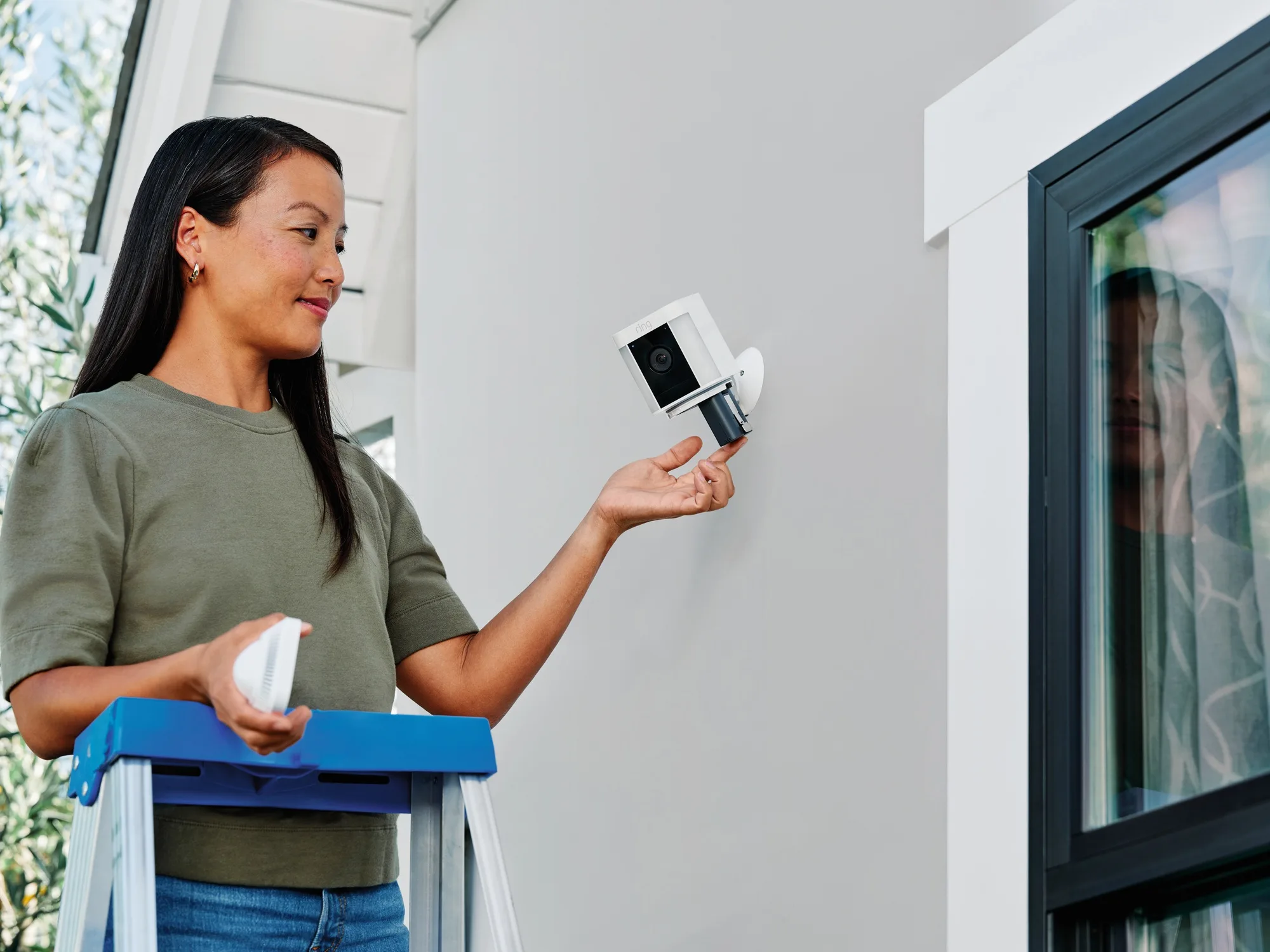 Ring Spotlight Cam Plus Battery Blanc Caméra de surveillance