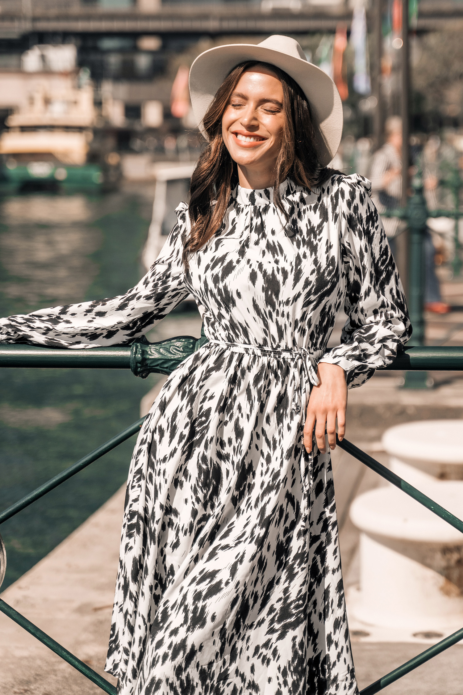 Robe midi à col montant et imprimé abstrait