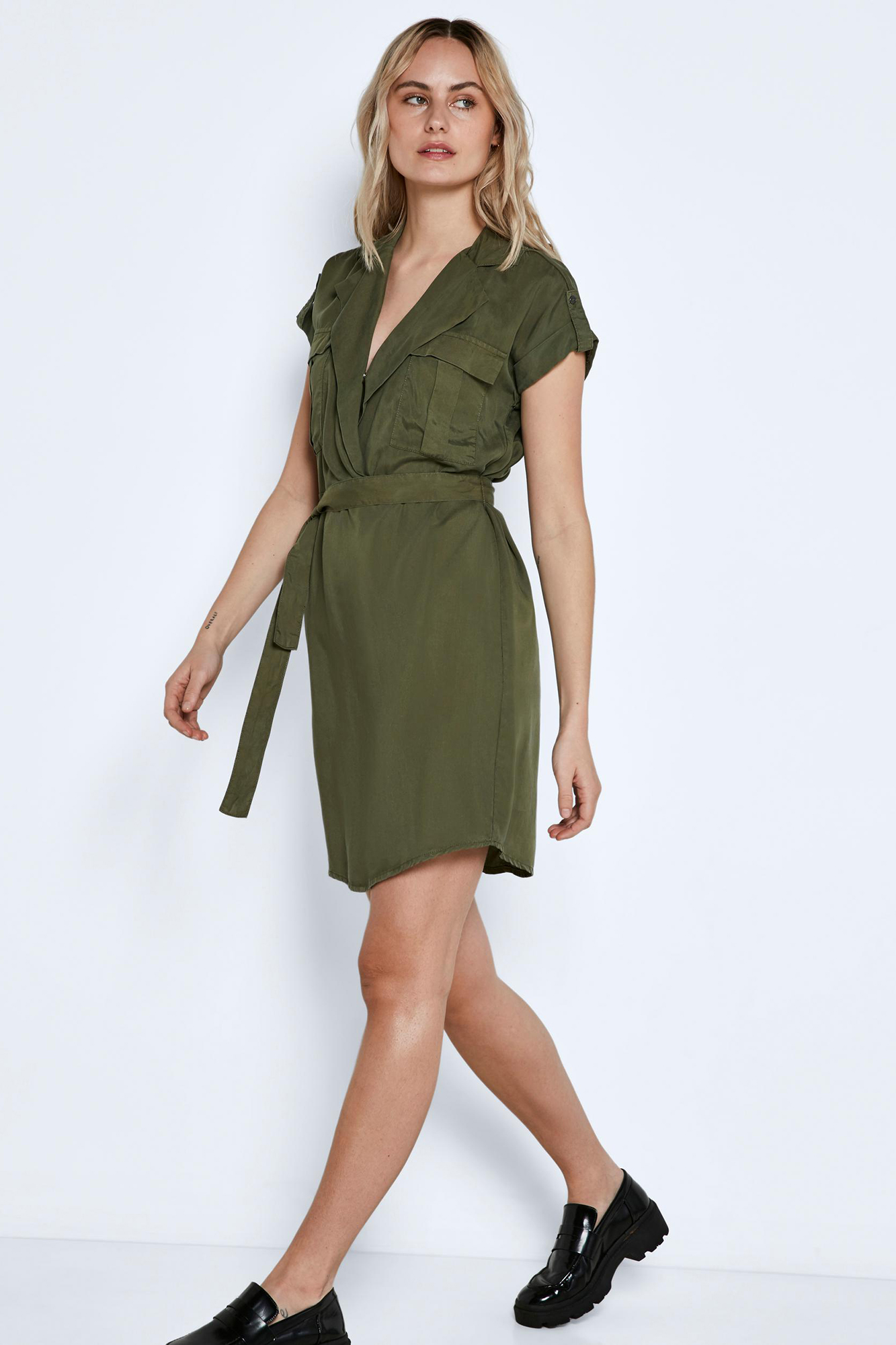 Vestido curto tipo camisa em Lyocell Tencel