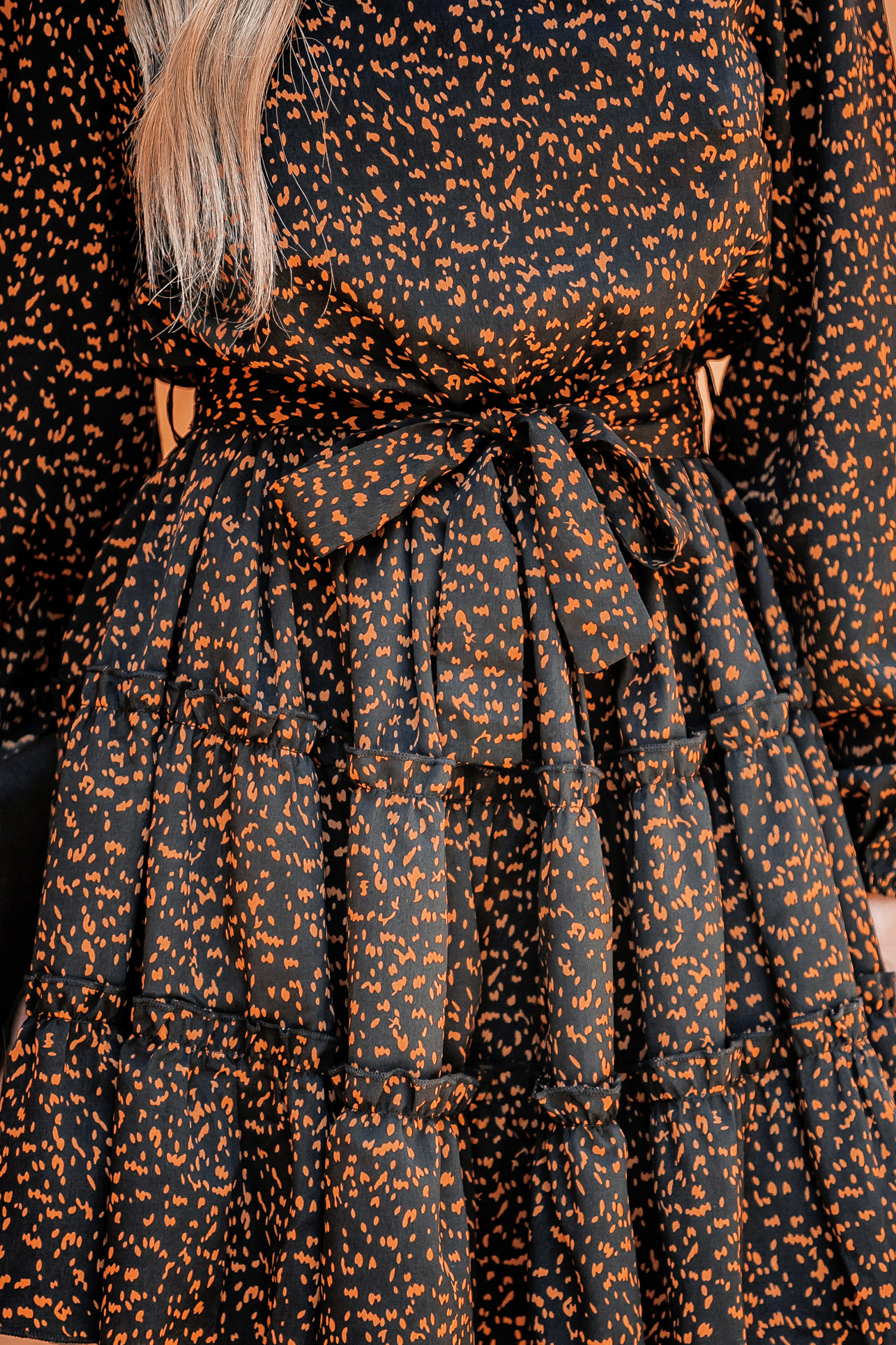 Robe mini à imprimé moucheté avec ceinture