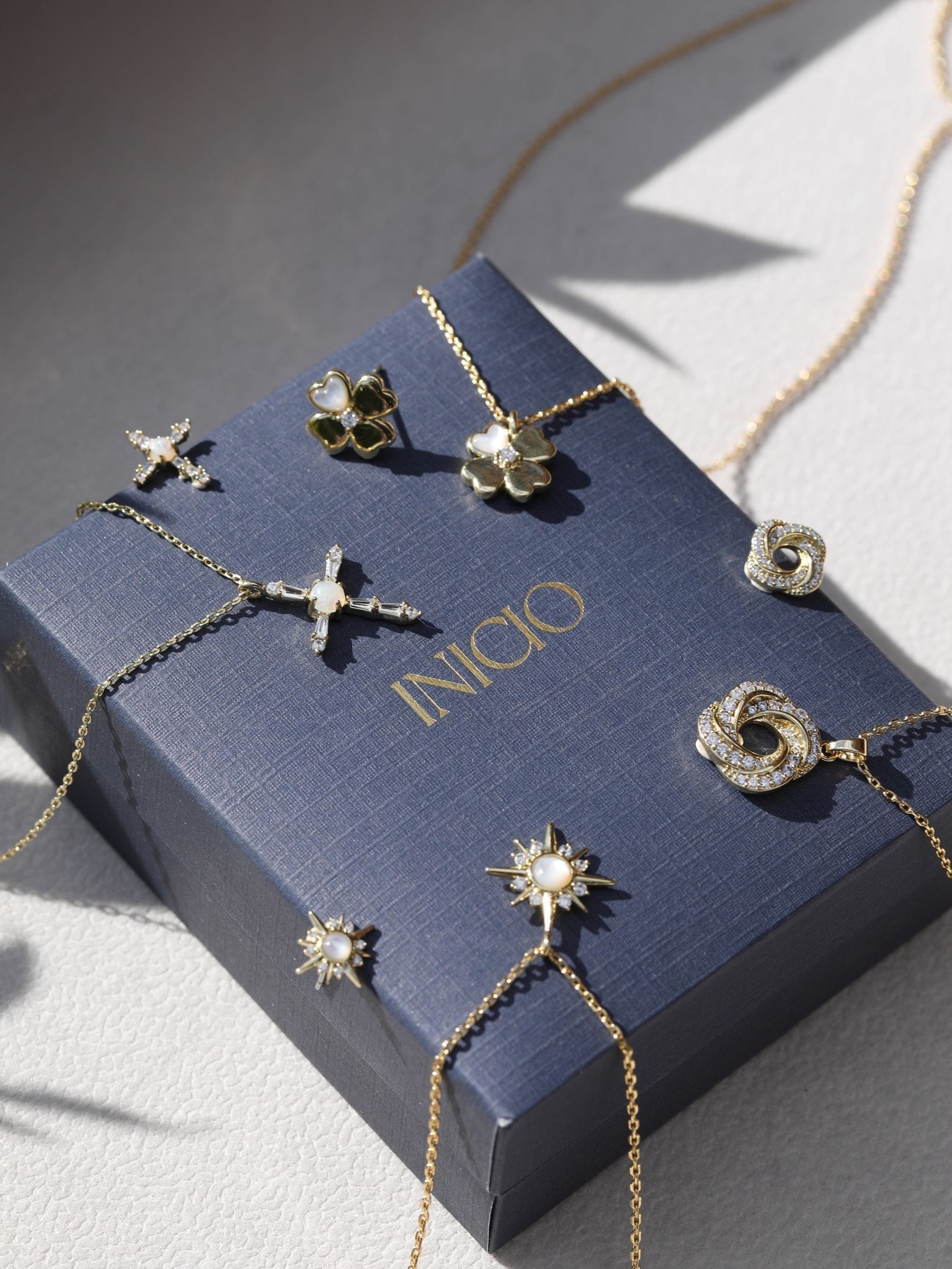 Inicio Cubic Zirconia Open Knot Set Gift Box