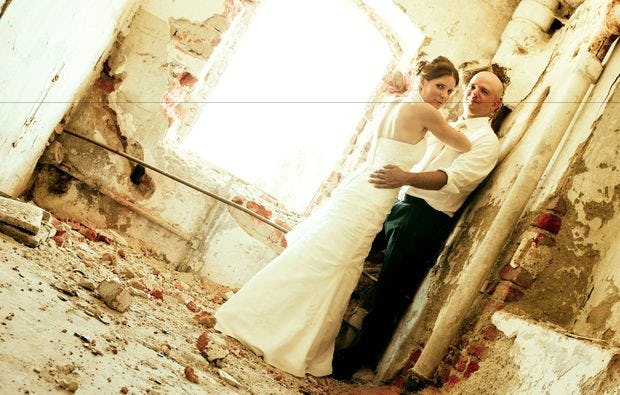 Trash the Dress Fotoshooting in Thalheim bei Wels als Geschenk