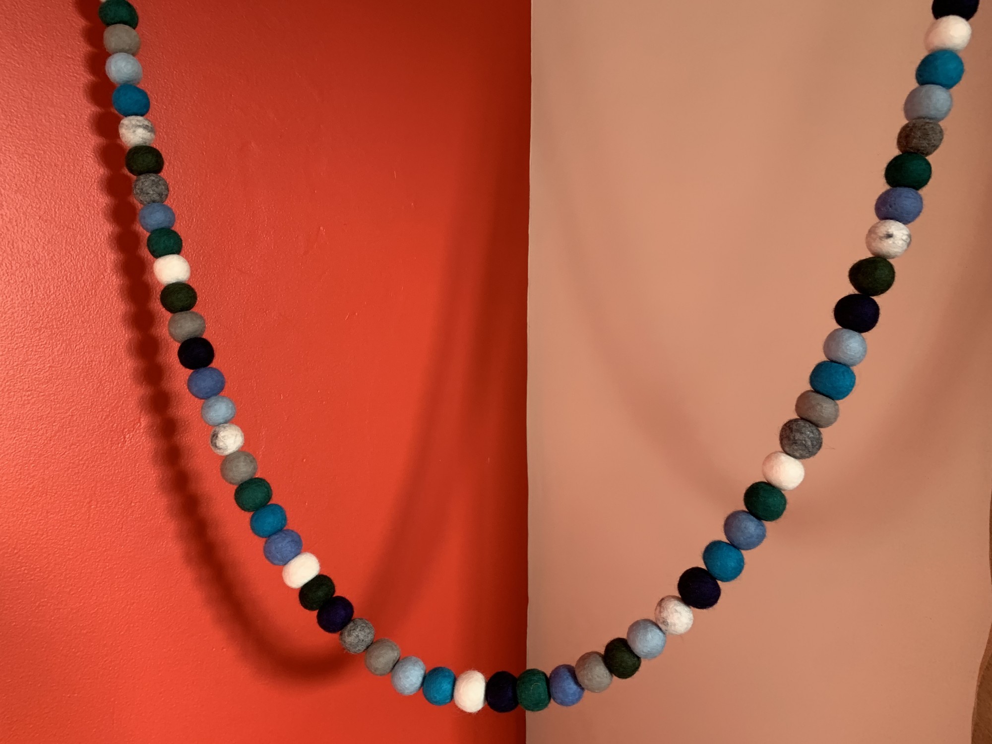 Girlande aus Wollfilzkugeln, Blau-Grün-Töne, L ca 200 cm günstig bestellen