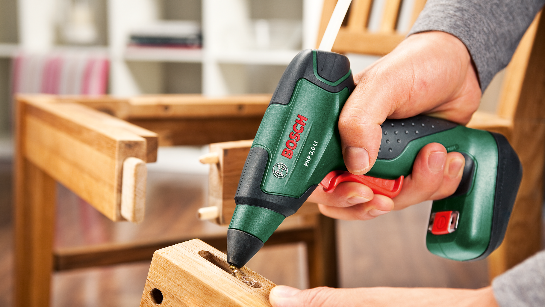 Bosch Home & Garden  Heißklebepistole PKP 3,6 LI, 3,6V    Kabellose, schnell aufheizbare Klebepistole