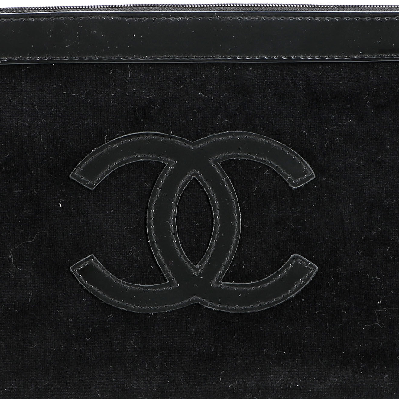 Chanel Pochette en Velours noire - Neuf sans étiquette - 27x15 cm